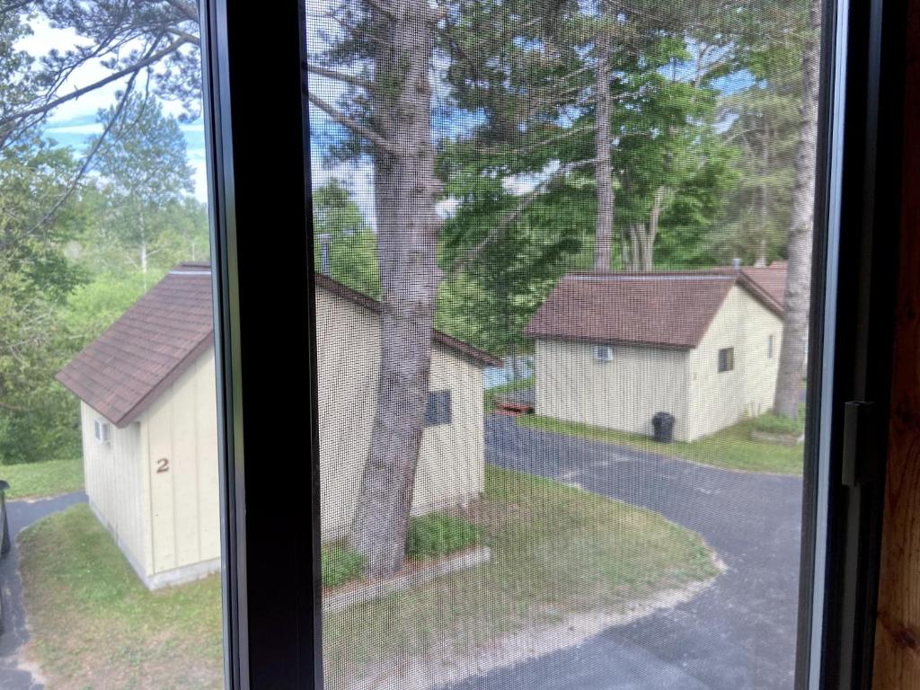 Betsie Riverside Resort - Chalet De Deux Chambres