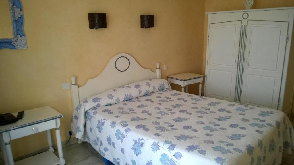 Postel nebo postele na pokoji v ubytování Hotel Les Cavalets