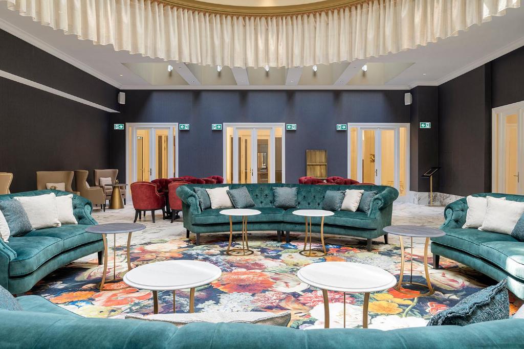A seating area at Áurea Ana Palace by Eurostars Hotel Company