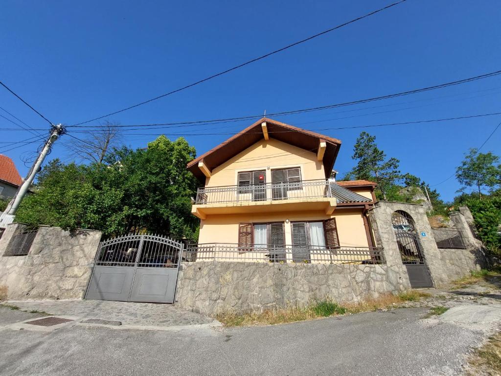 Holiday Home Milanovic - Casa De 3 Quartos