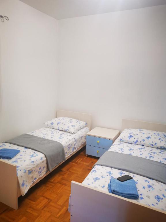 Postel nebo postele na pokoji v ubytování Apartmani "Mary"