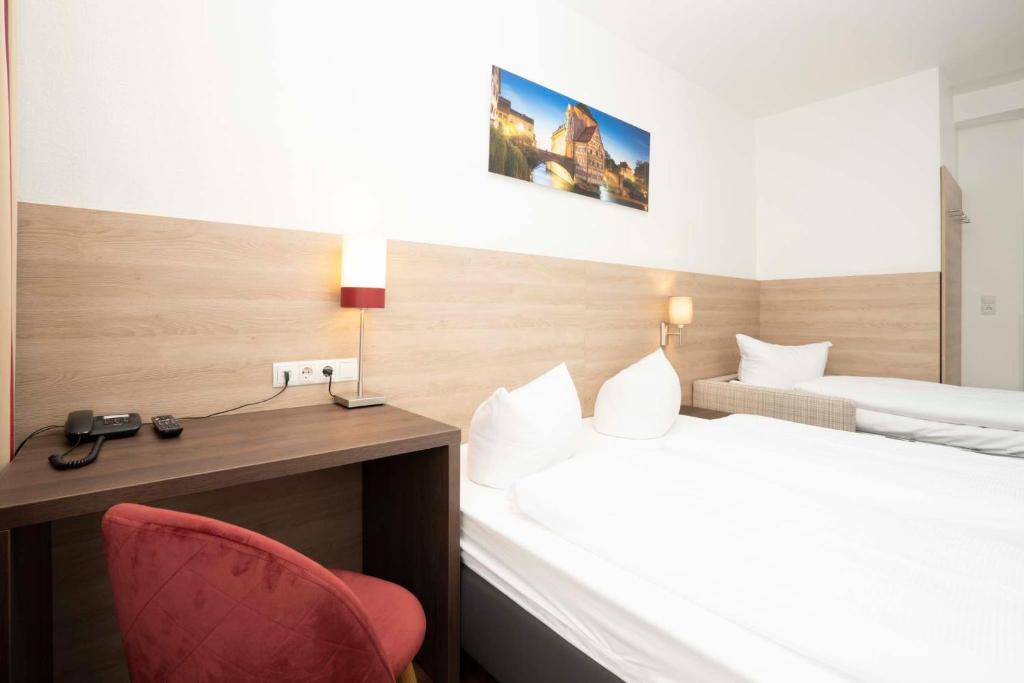 Postel nebo postele na pokoji v ubytování Hotel National