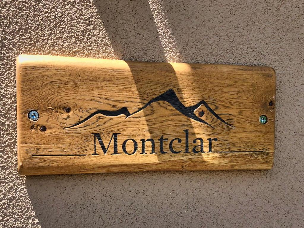 a sign that says montario on a wall at ParaLodge in Saint-Vincent-les-Forts