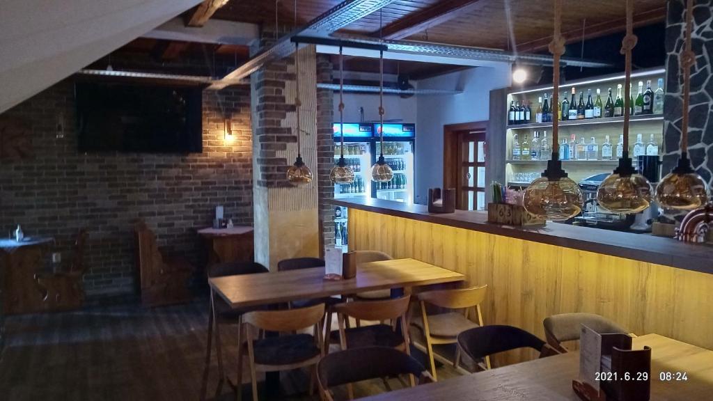 Lounge nebo bar v ubytování Penzión - Koliba u Štefana