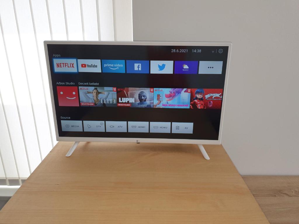TV a/nebo společenská místnost v ubytování Schönes Studio in Arbon am Bodensee Neu Klimatisiert !