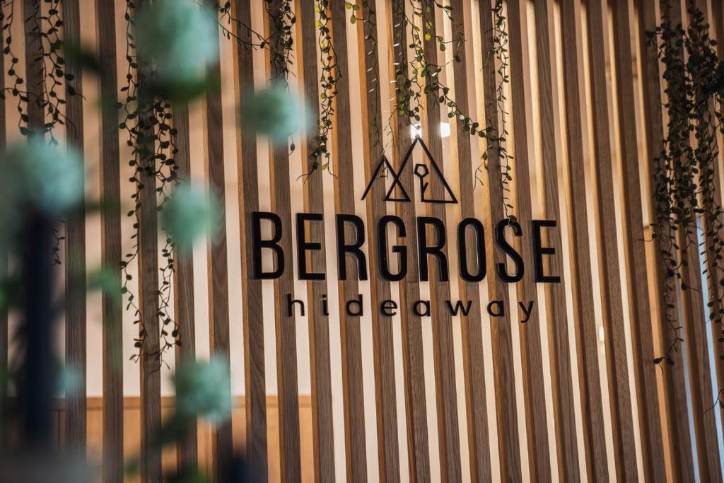 Certificato, attestato, insegna o altro documento esposto da Bergrose Hideaway