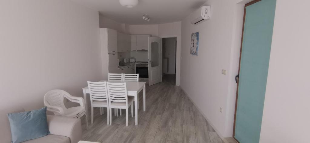 A kitchen or kitchenette at La Mer Residence