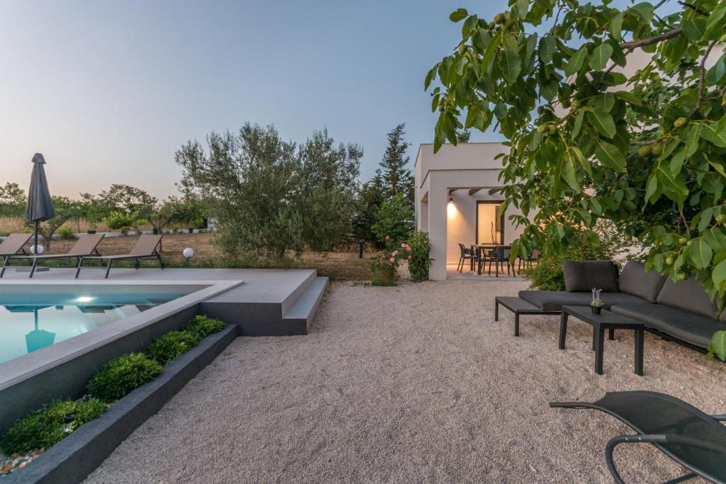 Basen w obiekcie Villa Blackwood ZadarVillas lub w pobliżu