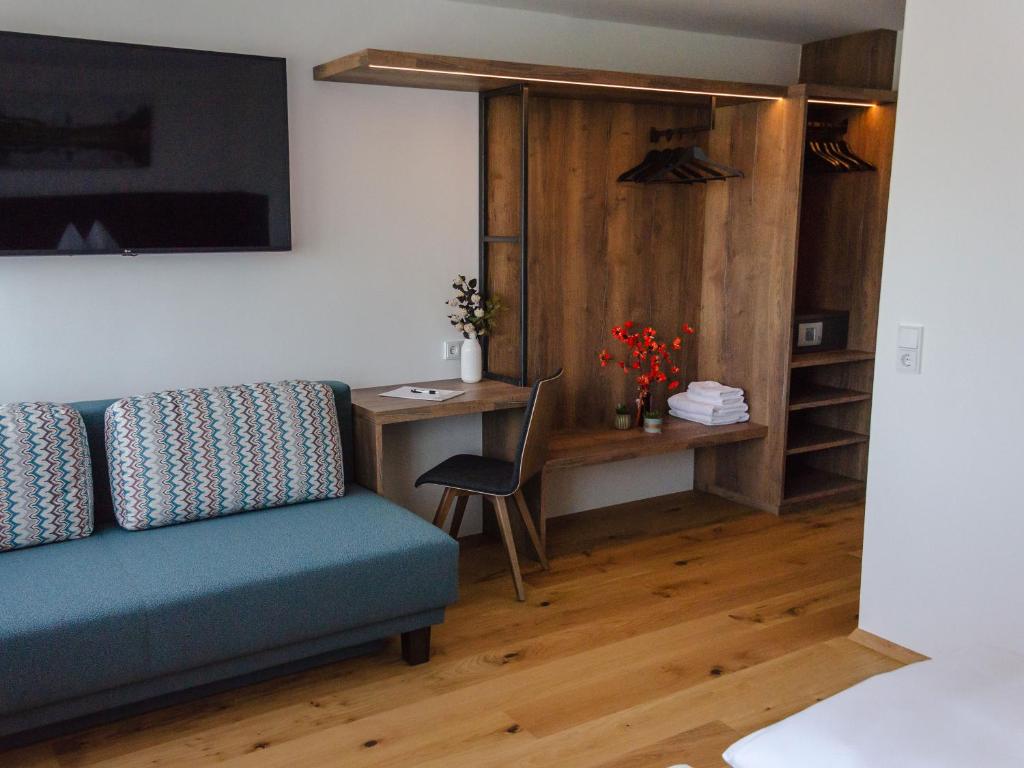 A seating area at Mitten in der Welt - GH Roither