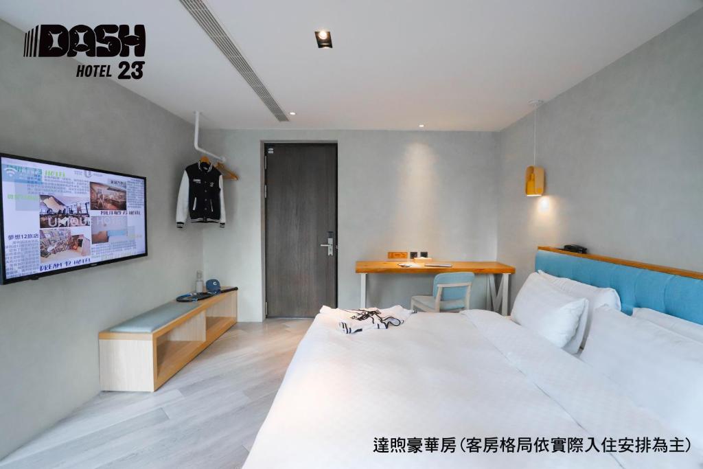 Dash 23 Hotel - Deluxe Double Room With Balcony