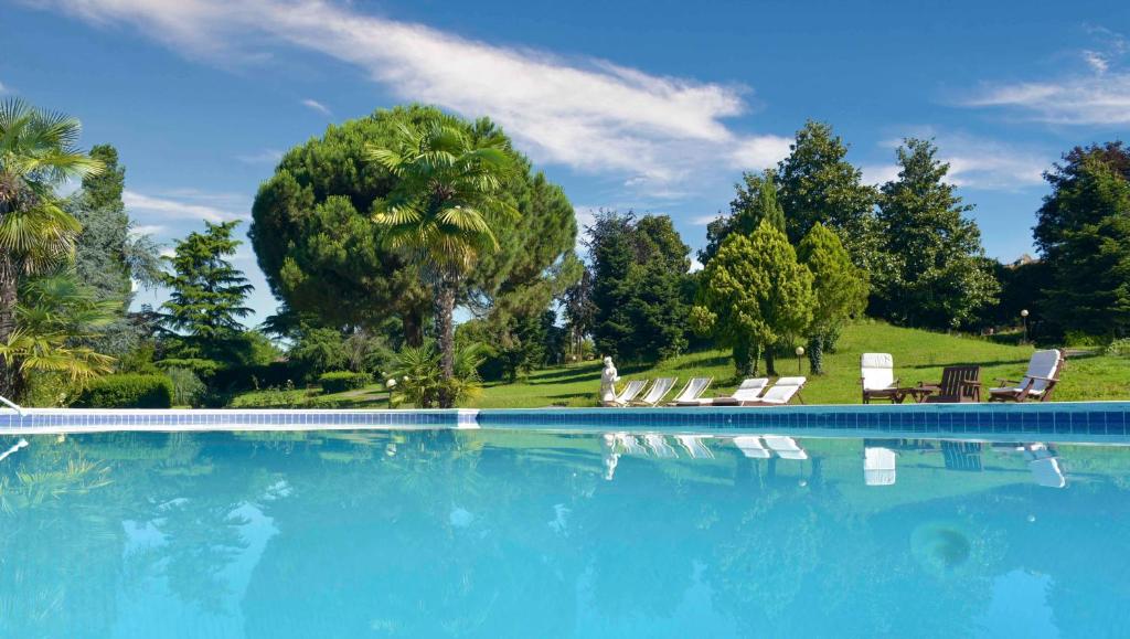 The swimming pool at or close to Palazzo Cavagna Sangiuliani