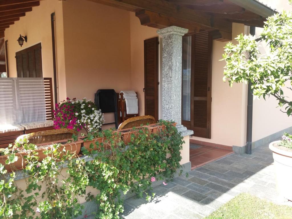 Zahrada ubytování Casa Intignano - Camera con bagno e portico vista lago