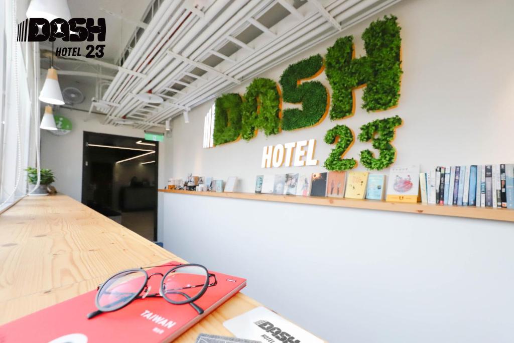 Certifikát, hodnocení, plakát nebo jiný dokument vystavený v ubytování Dash 23 Hotel