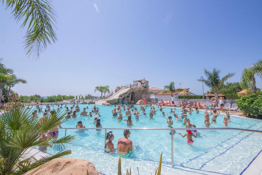 Piscina en o cerca de Alannia Els Prats