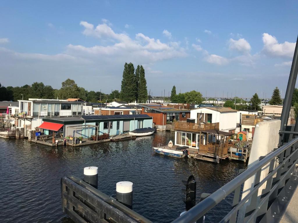 Uitzicht op een rivier vlak bij de bed & breakfast