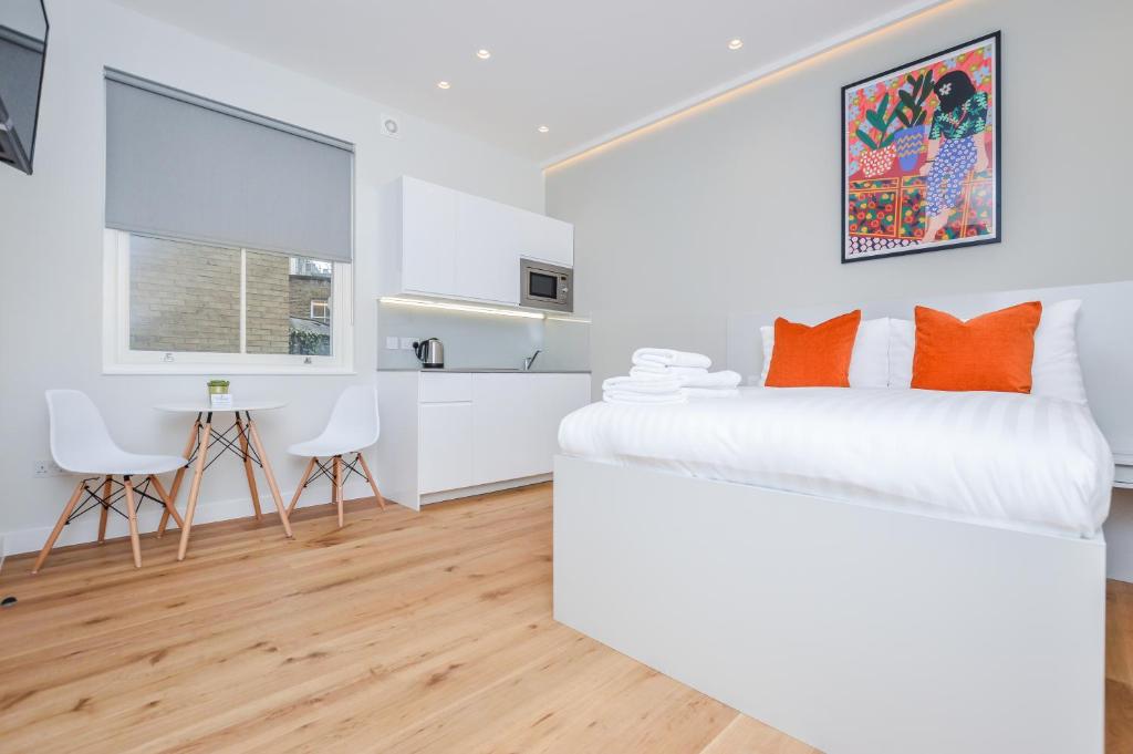 Kuchyň nebo kuchyňský kout v ubytování StayPrime Kensington Serviced Apartments