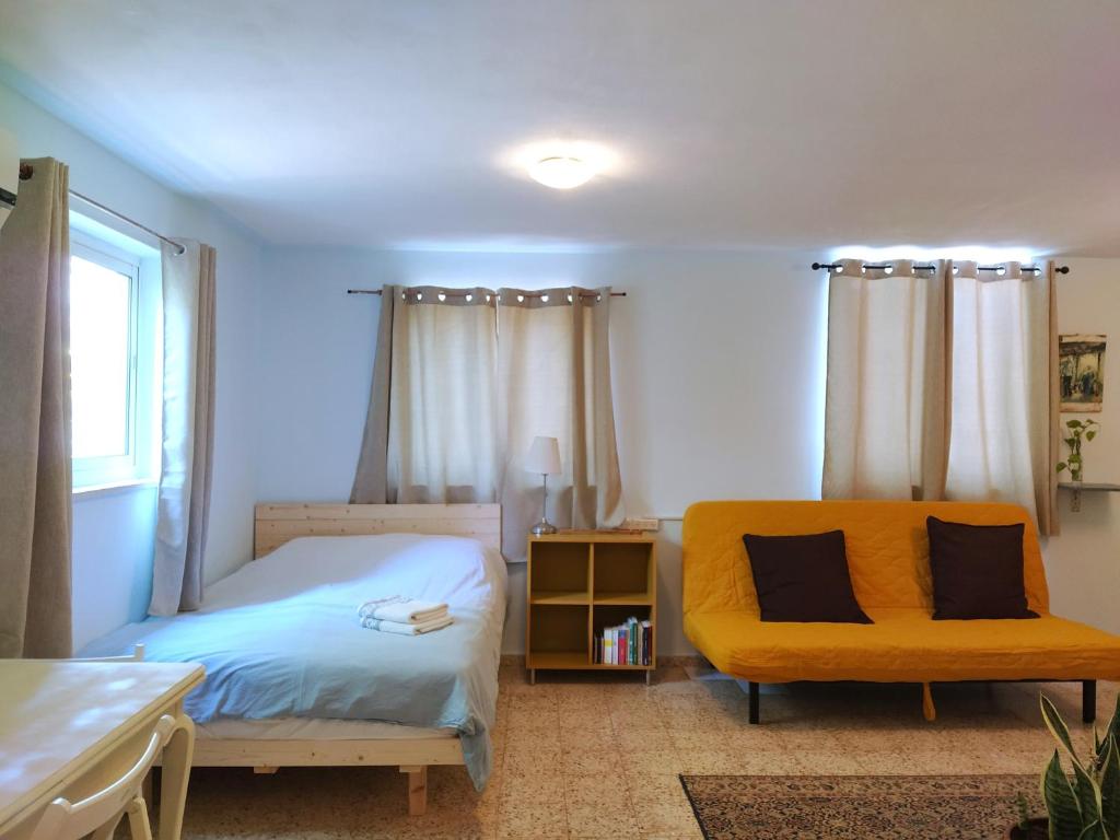 Postel nebo postele na pokoji v ubytování Galilee Bedouin Camplodge