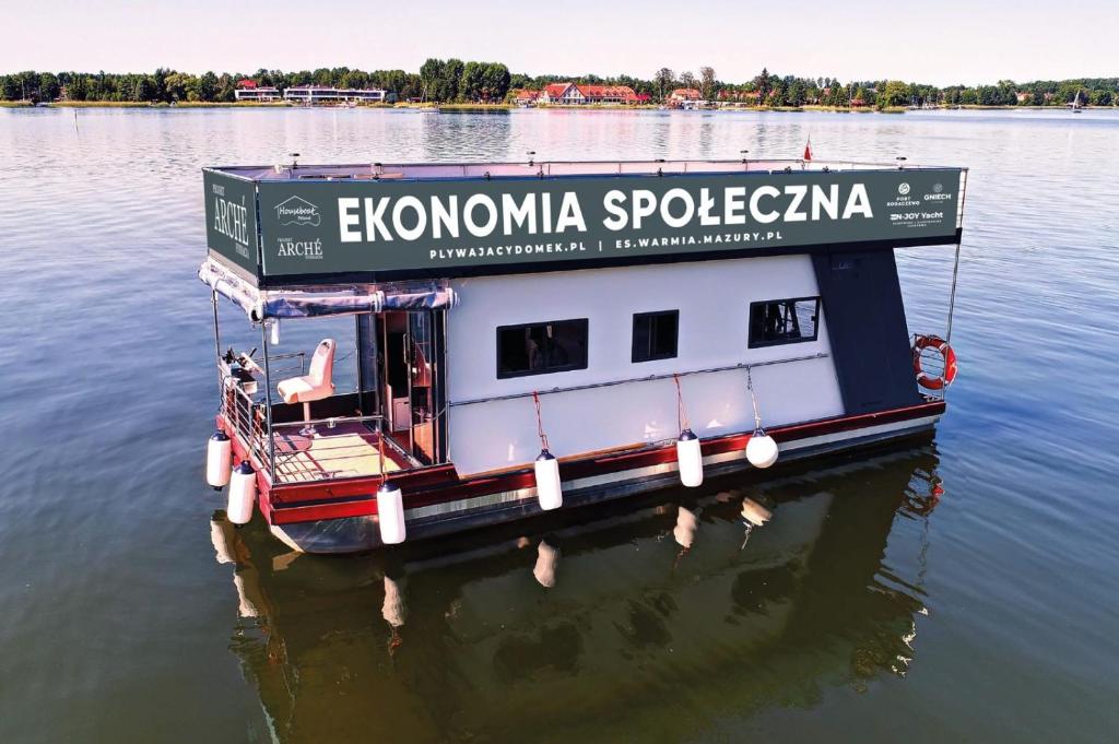 Boat Houseboat Poland - pływający domek na Mazurach, Giżycko, Poland -  Booking.com