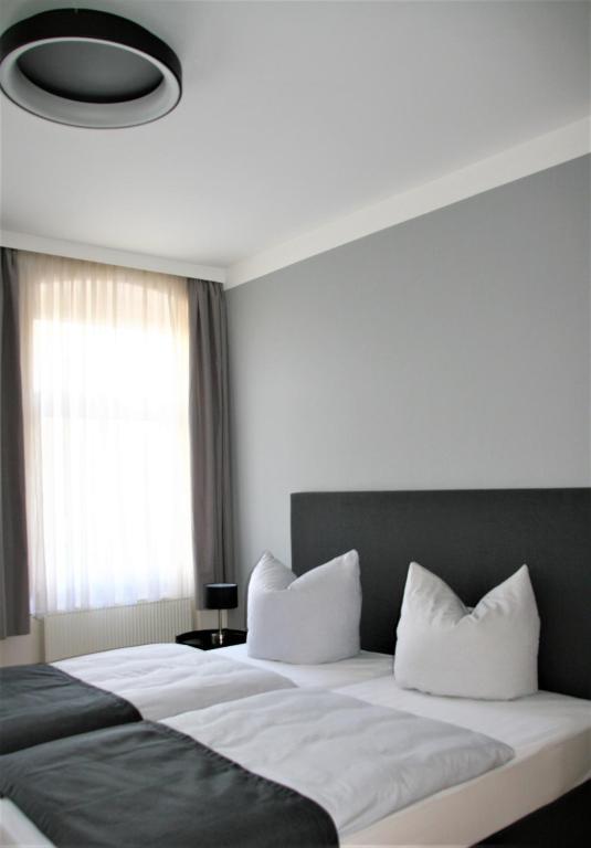 Postel nebo postele na pokoji v ubytování Hotel Sächsischer Hof