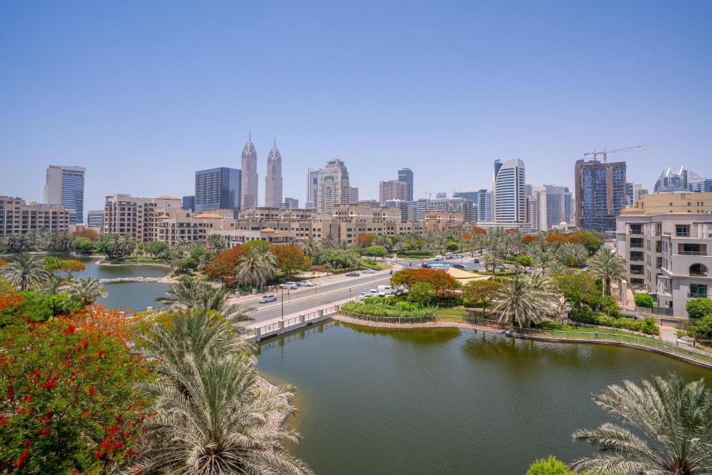 RH - Beautiful canal view, Sleek & spacious Studio, central location - Studio