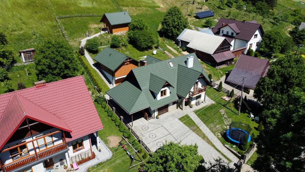 an overhead view of a house with a red roof at Pokoje U Moniki in Grywałd