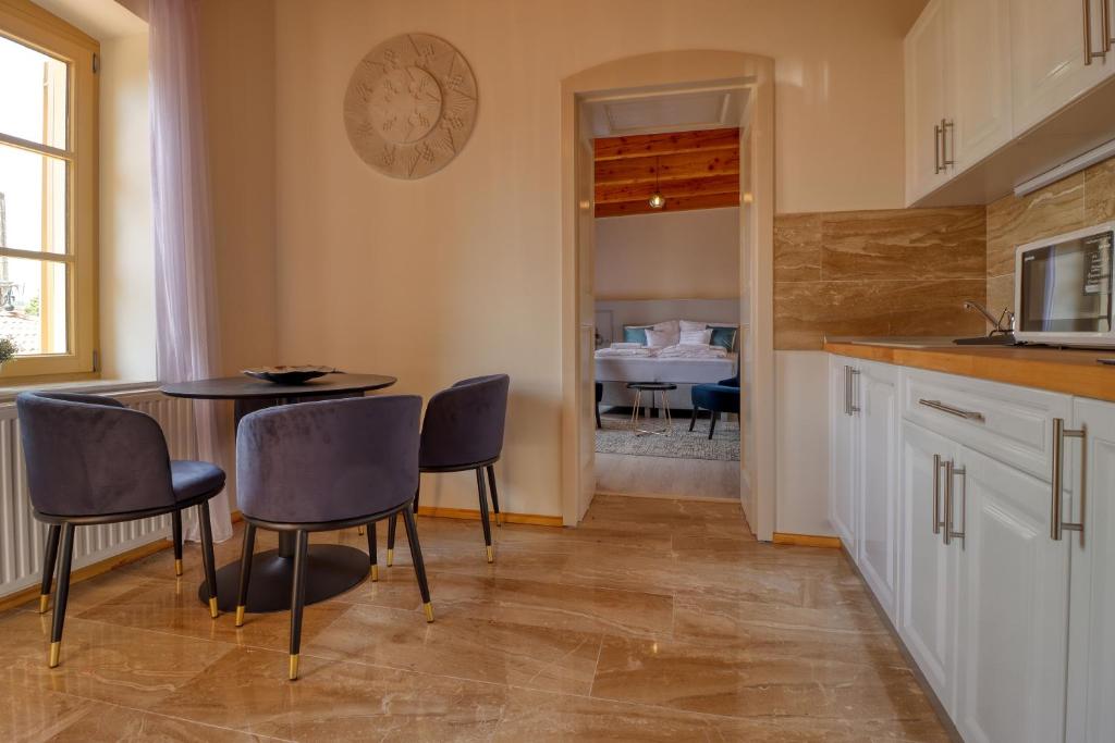 Kuchyňa alebo kuchynka v ubytovaní Manna Villa