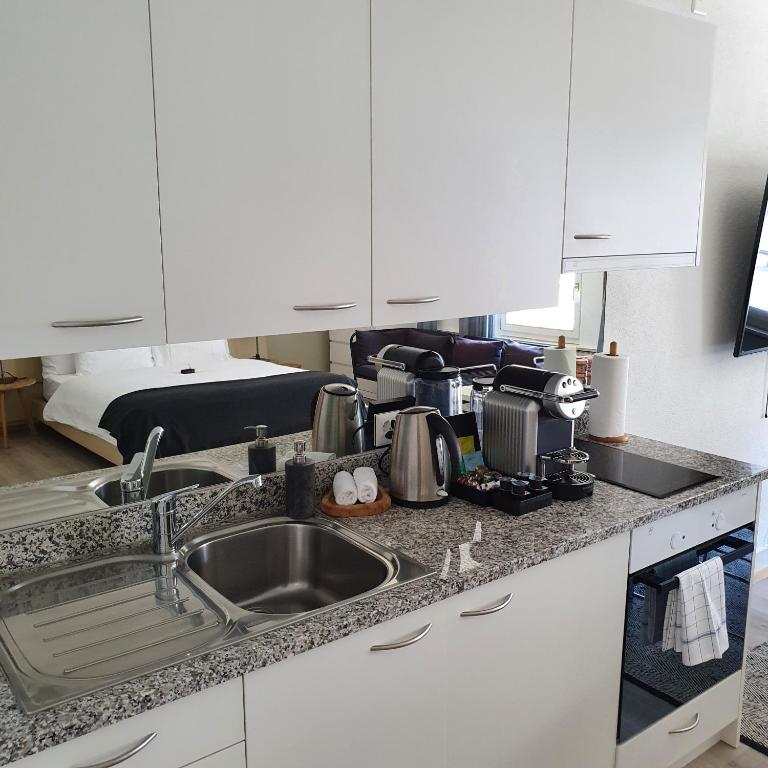 Kuchyň nebo kuchyňský kout v ubytování Top city center location by Airhome
