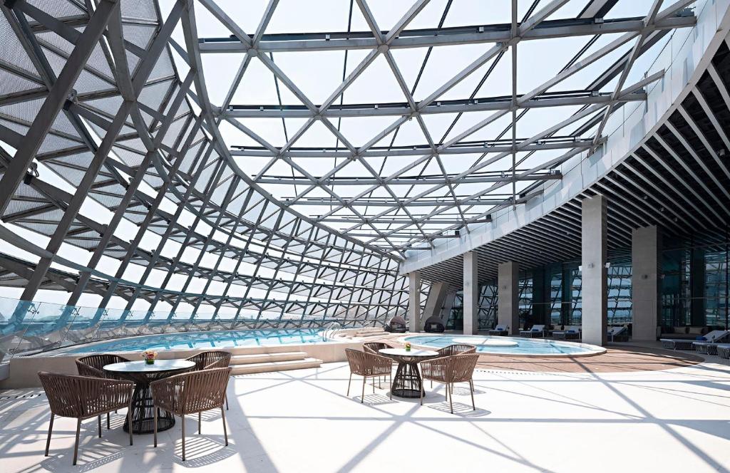 Bazén v ubytování Langham Place Changsha nebo v jeho okolí