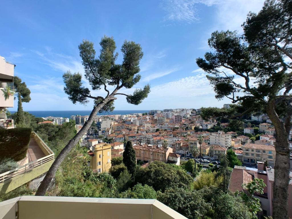 a view of the city from the hill at NICE, GRAND STUDIO - PISCINE - TERRASSE VUE MER in Nice