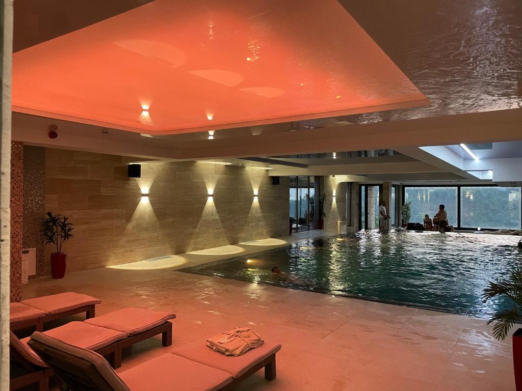 Bazén v ubytování Vip Apartments Kopaonik nebo v jeho okolí