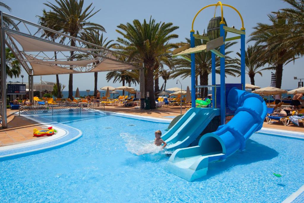 The swimming pool at or close to Grupotel Tres Vidas