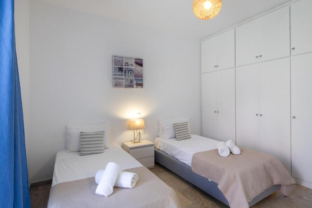 Postel nebo postele na pokoji v ubytování Irini Apartments and Studios