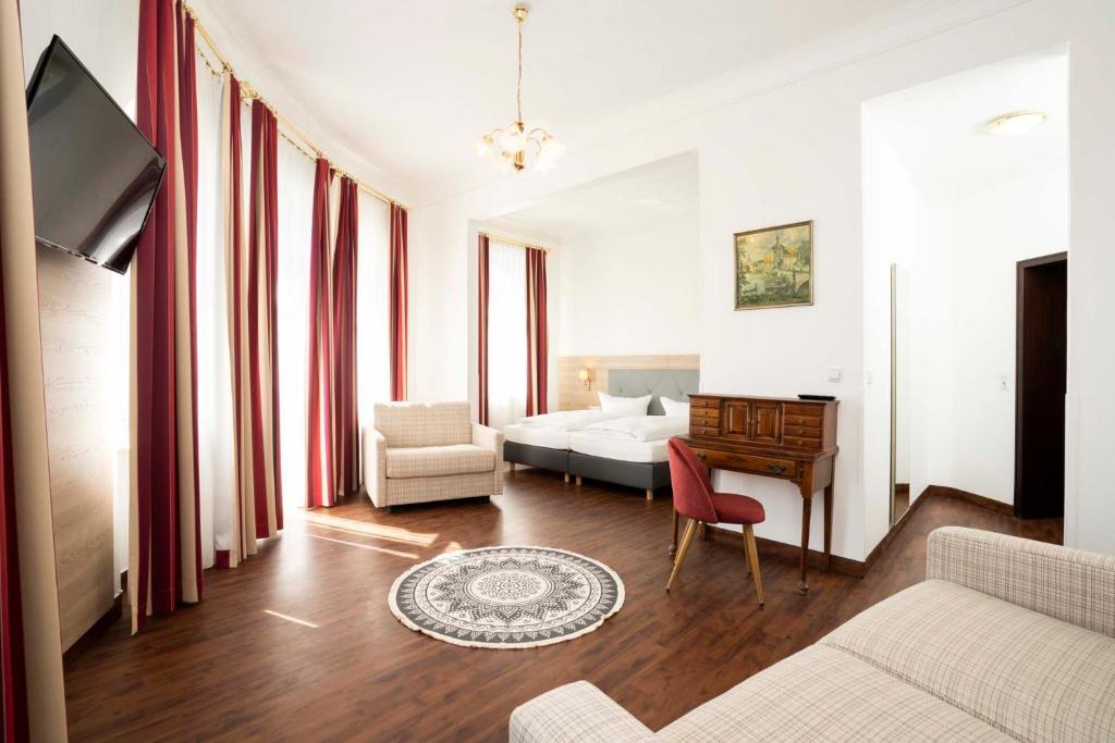 TV a/nebo společenská místnost v ubytování Hotel National