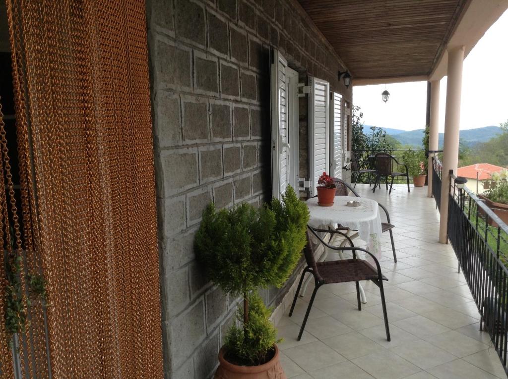 Balkón nebo terasa v ubytování Guesthouse Lamprini