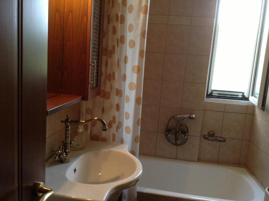 Koupelna v ubytování Guesthouse Lamprini