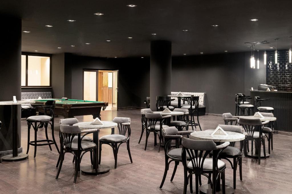 Restaurace v ubytování Rhactus Hotel, New Alamein