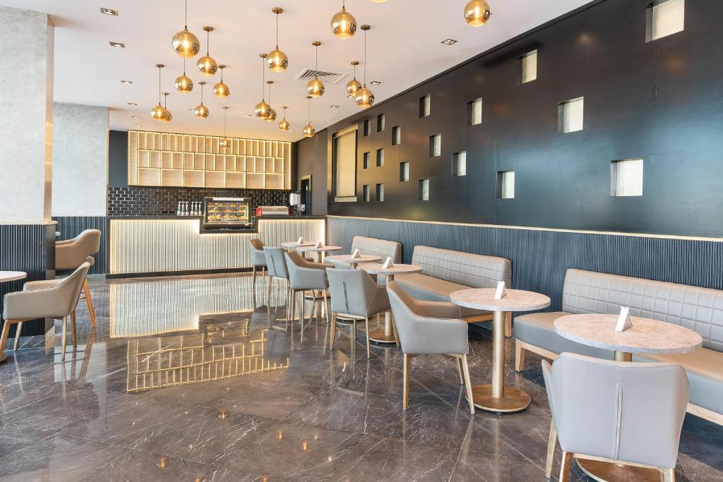 Restaurace v ubytování Rhactus Hotel, New Alamein