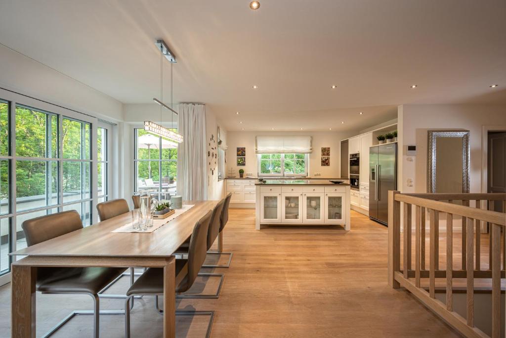 a kitchen and dining room with a table and chairs at Appartement Ronacher in Eben im Pongau