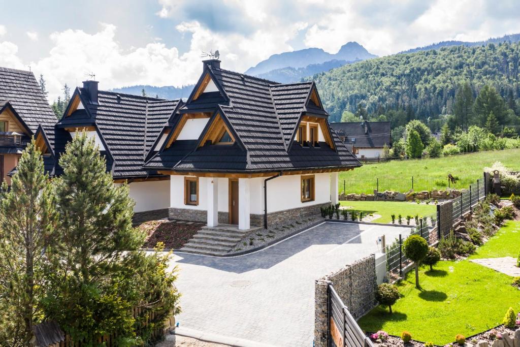 Nespecifikovaný výhled na hory nebo výhled na hory při pohledu z prázdninového domu