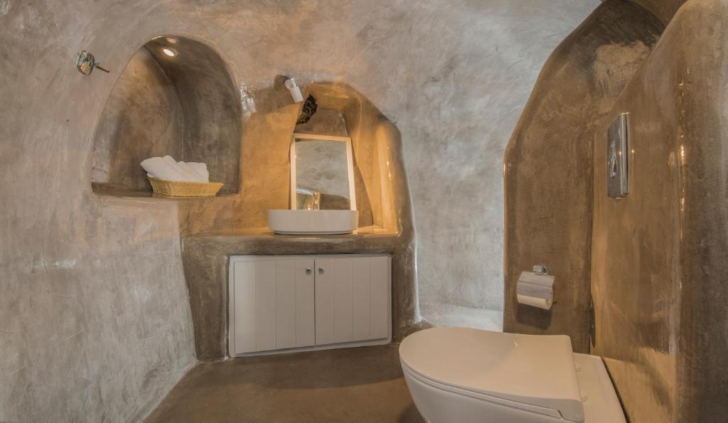 Koupelna v ubytování AQUA SERENITY LUXURY SUITES SANTORINI
