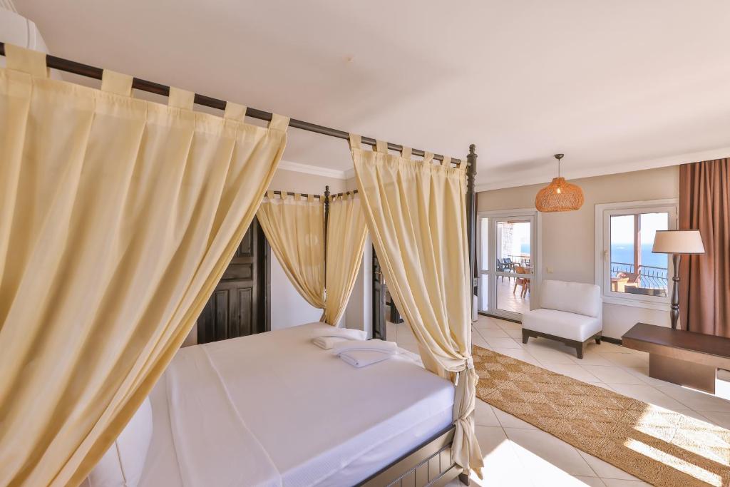 Hill House Adult Only - 6