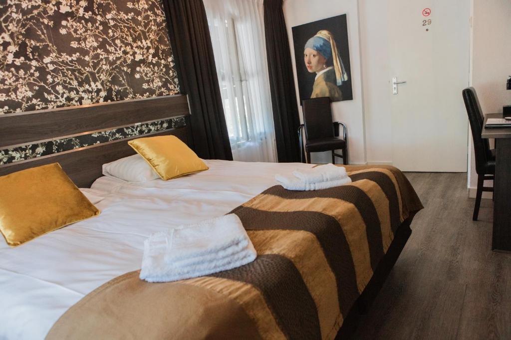 Postel nebo postele na pokoji v ubytování Hanze Hotel Zwolle