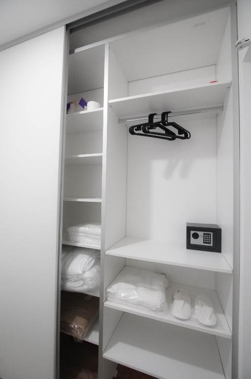 4TREES Airport Apartments and Rooms - 11