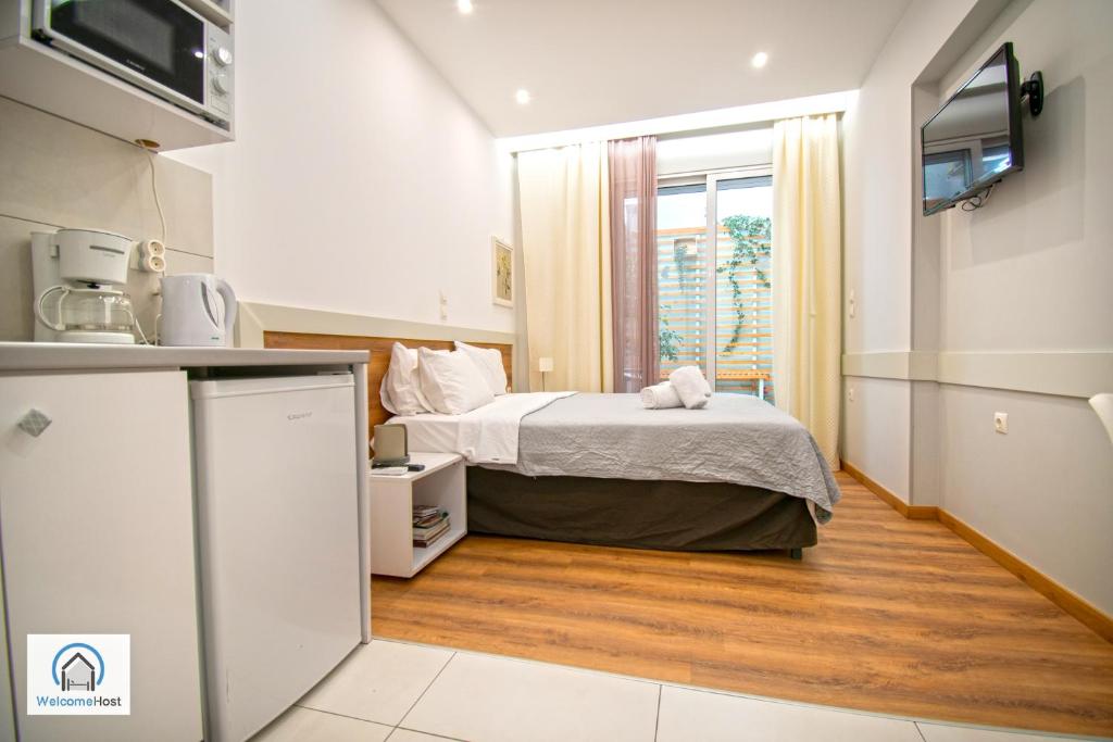 Łóżko lub łóżka w pokoju w obiekcie Syntagma Square Athenian apartments