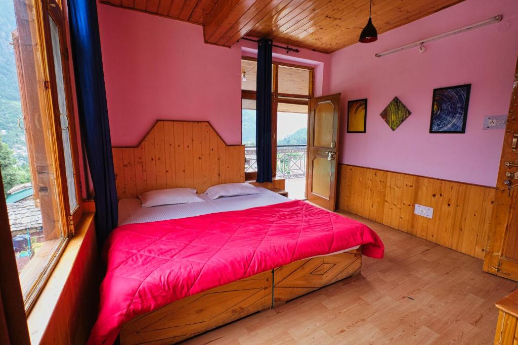 Postel nebo postele na pokoji v ubytování Voyageur Nest