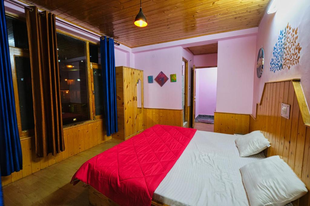 Postel nebo postele na pokoji v ubytování Voyageur Nest