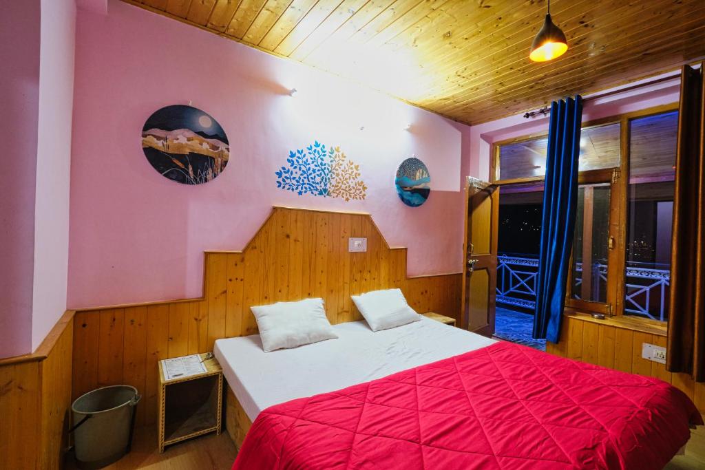 Postel nebo postele na pokoji v ubytování Voyageur Nest
