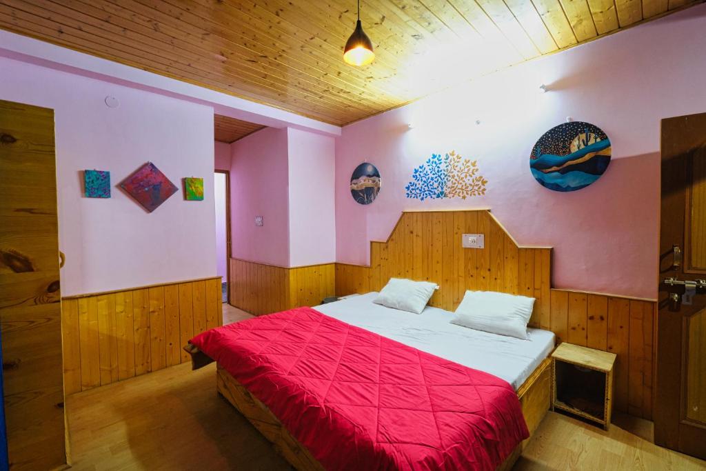 Postel nebo postele na pokoji v ubytování Voyageur Nest