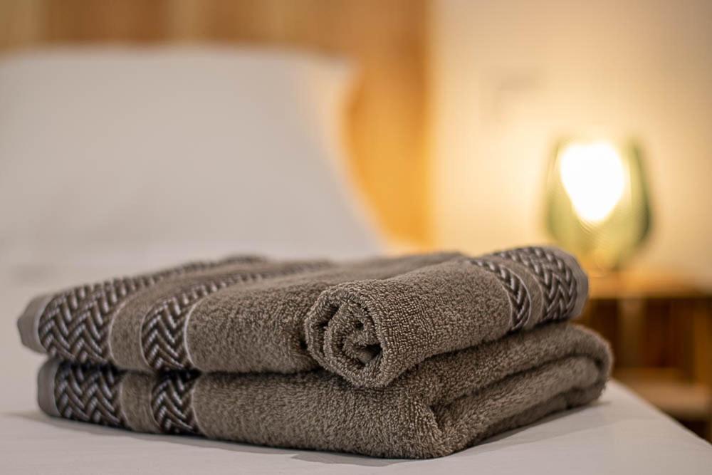 Een bed of bedden in een kamer bij Au détour des vignes