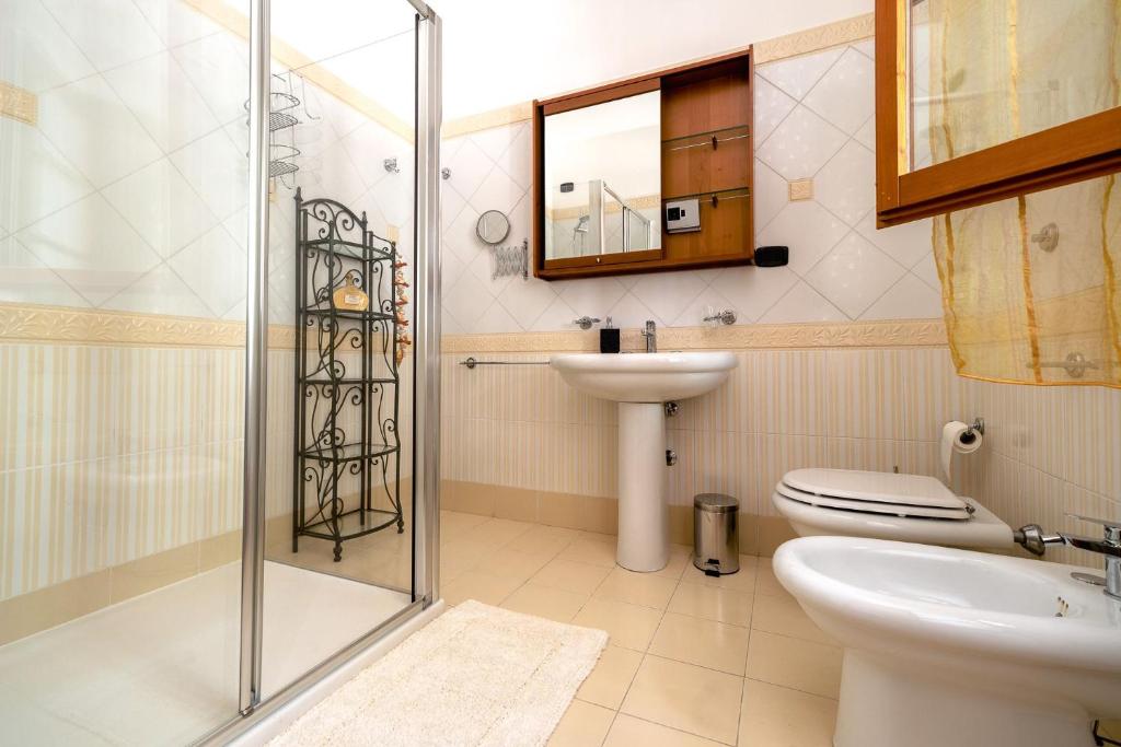 Koupelna v ubytování Les Chambres